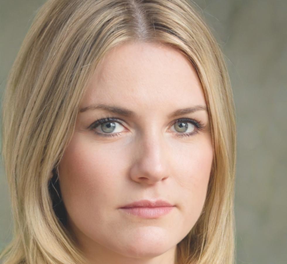 Portrait de Camille Dubois, formatrice experte en analyse financière